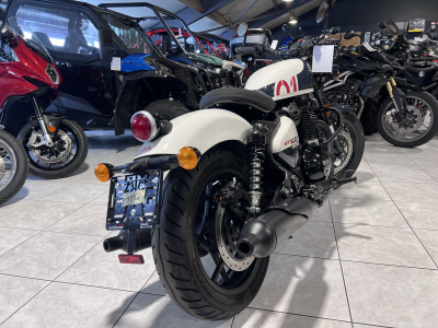 Royal Enfield Shotgun 650 stencil white