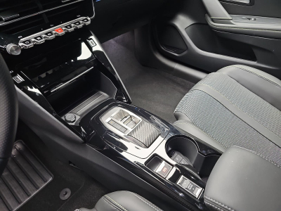 Peugeot 208 1.2 PureTech Hýbrid 110 E-DSC6 GT