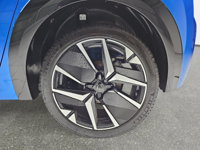 Peugeot 208 1.2 PureTech Hýbrid 110 E-DSC6 GT