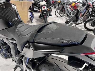 Yamaha MT-09 Selle pilote et passager confort inclus