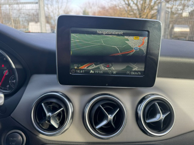 Mercedes-Benz GLA 200 MERCEDES-BENZ GLA 200 AUTOMATIK LEDER NAVI SHZ KEYLESS KAMERA