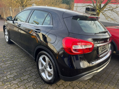 Mercedes-Benz GLA 200 MERCEDES-BENZ GLA 200 AUTOMATIK LEDER NAVI SHZ KEYLESS KAMERA