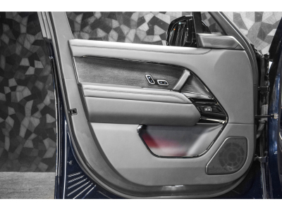 Land-Rover Range Rover SV P530 4.4 V8 LWB