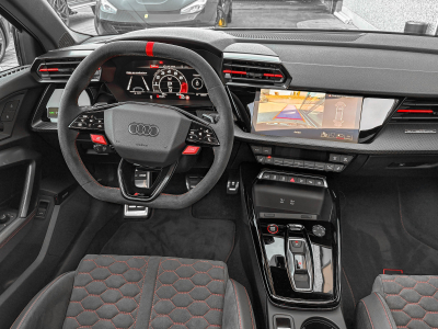 Audi RS3 Sportback 2.5 TFSI quattro/Pano/19/Schalen/360°/SONO/MATRIX