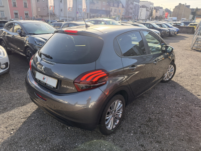 Peugeot 208 1.2 Signature 82
