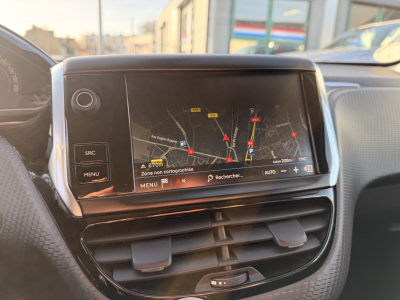 Peugeot 208 1.2 Signature 82