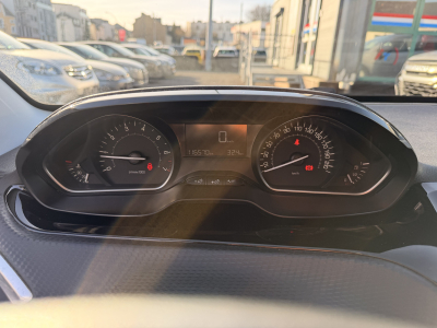 Peugeot 208 1.2 Signature 82