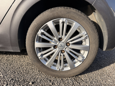 Peugeot 208 1.2 Signature 82