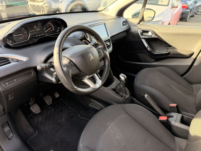 Peugeot 208 1.2 Signature 82