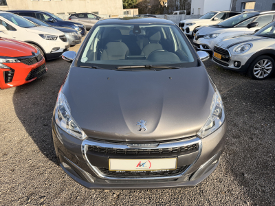 Peugeot 208 1.2 Signature 82