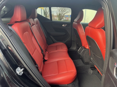 Volvo XC40 VOLVO XC40 MOMENTUM PRO NAVI LEDER LED KAMERA MFL SHZ