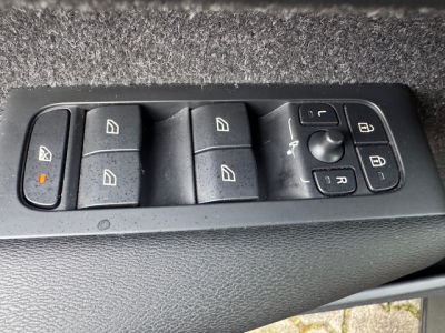 Volvo XC40 VOLVO XC40 MOMENTUM PRO NAVI LEDER LED KAMERA MFL SHZ