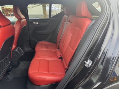 Volvo XC40 VOLVO XC40 MOMENTUM PRO NAVI LEDER LED KAMERA MFL SHZ