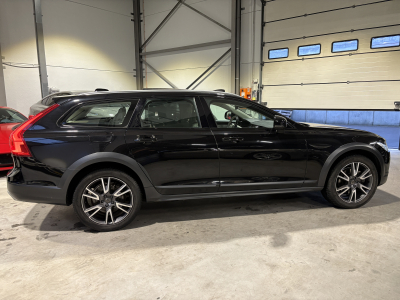 Volvo V90 Cross Country Pro AWD/PANO/19/360/HUP.D/VOLL