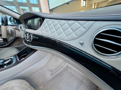 Maybach S560 Limousine 4Matic-PANO/BURMESTER/MASSAGE/DVD/Voll