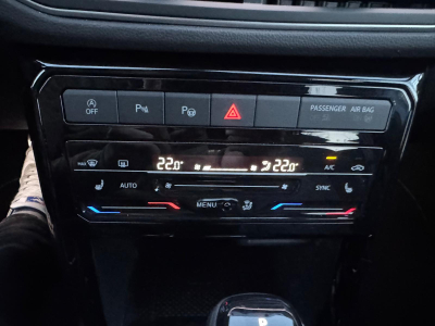 Volkswagen T-Cross VOLKSWAGEN T-CROSS R-LINE 1,5TSI KAMERA LED AUTOMATIK  DIGITIAL COCKPIT