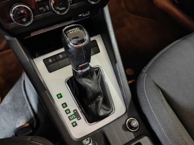 Skoda Octavia 1.6 TDi DSG CARPLAY GPS BLUETOOTH RADAR AV/ARR