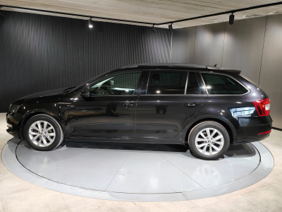 Skoda Octavia 1.6 TDi DSG CARPLAY GPS BLUETOOTH RADAR AV/ARR