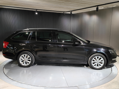 Skoda Octavia 1.6 TDi DSG CARPLAY GPS BLUETOOTH RADAR AV/ARR