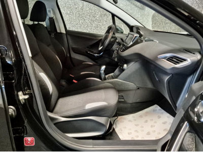 Peugeot 208 1.6 HDI 92 STYLE 1 HAND