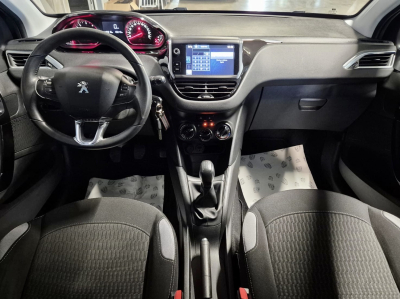 Peugeot 208 1.6 HDI 92 STYLE 1 HAND