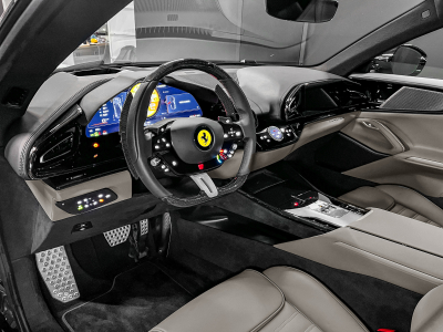 Ferrari Purosangue V12 / AVAILABLE MY 2026 / PANORAMA/ CARBON /VOLL