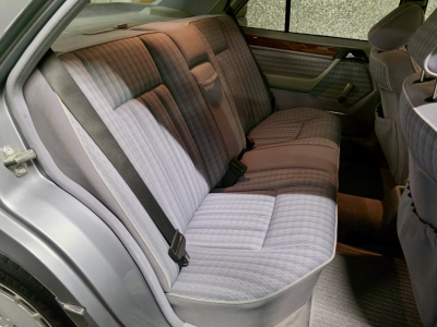 Mercedes-Benz 250 D W124 5 cylinders original 58000km NEW