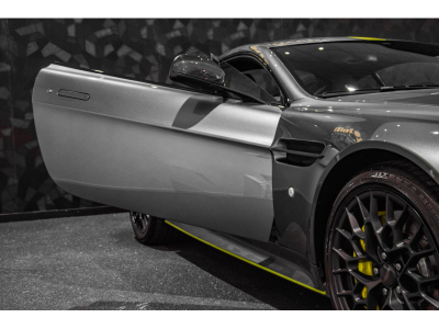 Aston Martin V8 Vantage AMR - 1 OF 200
