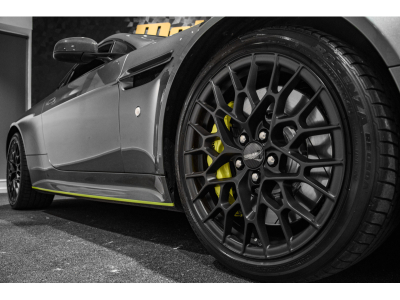Aston Martin V8 Vantage AMR - 1 OF 200