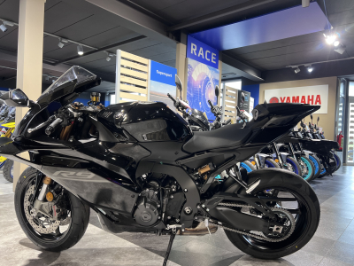 Yamaha R9 