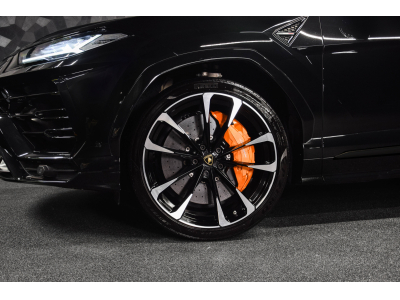 Lamborghini Urus V8 - NERO HELENE / BIANCO POLAR