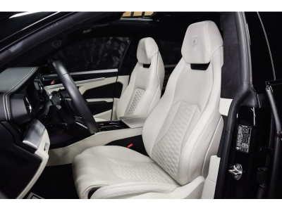 Lamborghini Urus V8 - NERO HELENE / BIANCO POLAR