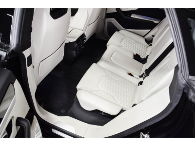 Lamborghini Urus V8 - NERO HELENE / BIANCO POLAR