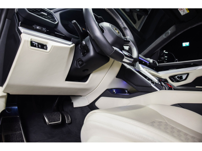 Lamborghini Urus V8 - NERO HELENE / BIANCO POLAR