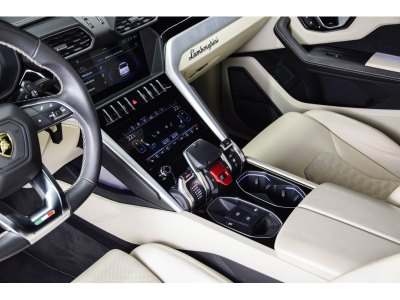 Lamborghini Urus V8 - NERO HELENE / BIANCO POLAR