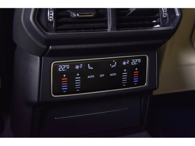 Lamborghini Urus V8 - NERO HELENE / BIANCO POLAR