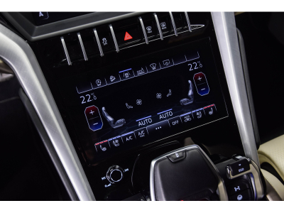 Lamborghini Urus V8 - NERO HELENE / BIANCO POLAR