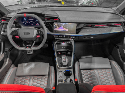 Audi RS3 Sportback 2.5 TFSI quattro/Pano/19//360°/SONO/MATRIX