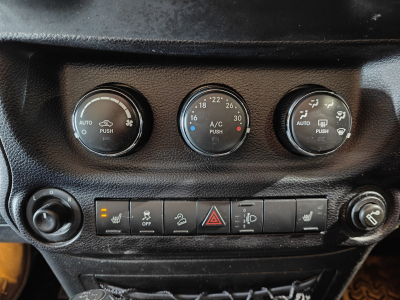 Jeep Wrangler 2.8 CRD JK UNLIMITED DECAPOTABLE UTILAIRE CUIR BLUETOOTH