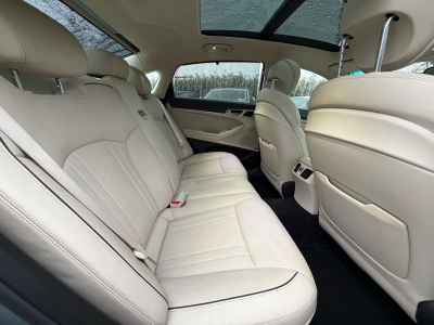 Hyundai Genesis 3.8/SoftClose/Kamera/Leder/Pano/HeadUP/V
