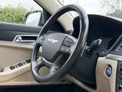 Hyundai Genesis 3.8/SoftClose/Kamera/Leder/Pano/HeadUP/V