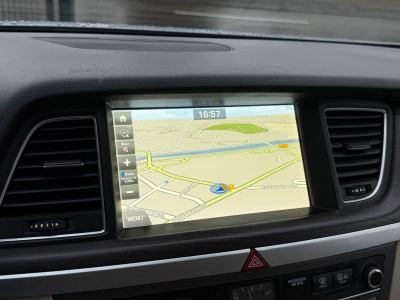 Hyundai Genesis 3.8/SoftClose/Kamera/Leder/Pano/HeadUP/V