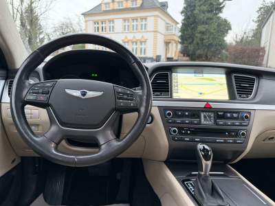 Hyundai Genesis 3.8/SoftClose/Kamera/Leder/Pano/HeadUP/V