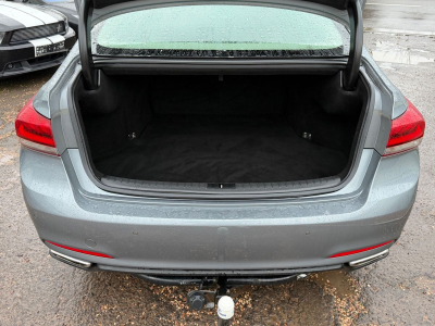 Hyundai Genesis 3.8/SoftClose/Kamera/Leder/Pano/HeadUP/V