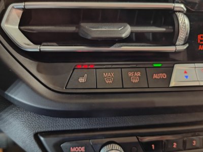 BMW 118 118dA SPORT TOIT PANO OUVRANT GPS CARPLAY CAMERA