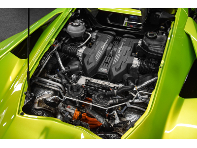 Lamborghini Revuelto AD PERSONAM - VERDE CITREA / ROSSO MARS