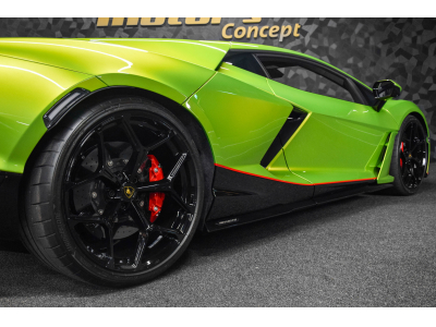 Lamborghini Revuelto AD PERSONAM - VERDE CITREA / ROSSO MARS