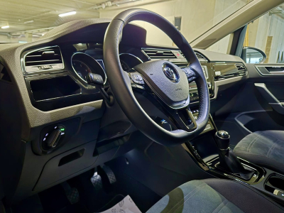 Volkswagen Touran TSI HIGHLINE 7 SITZE LED NAVI 1 HAND