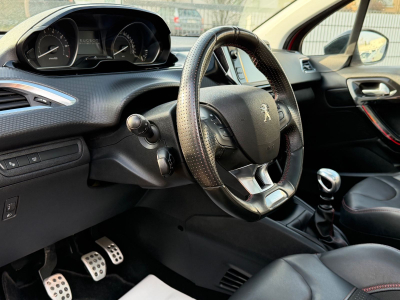 Peugeot 208 GT LINE / PANORAMADACH /