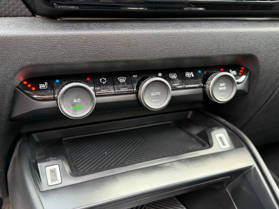 Citroën C4 Lim./PANO/LEDER/LENKRADHEIZUNG/KAMERA/